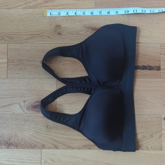 Champion. The Strappy Curve Sports Bra. **Size Medium. - Picture 5 of 7